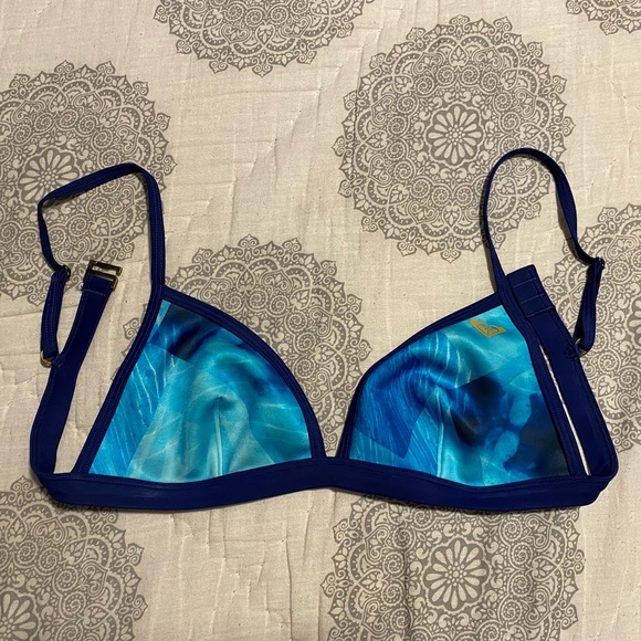 Beautiful Roxy Bikini! - Picture 3 of 7